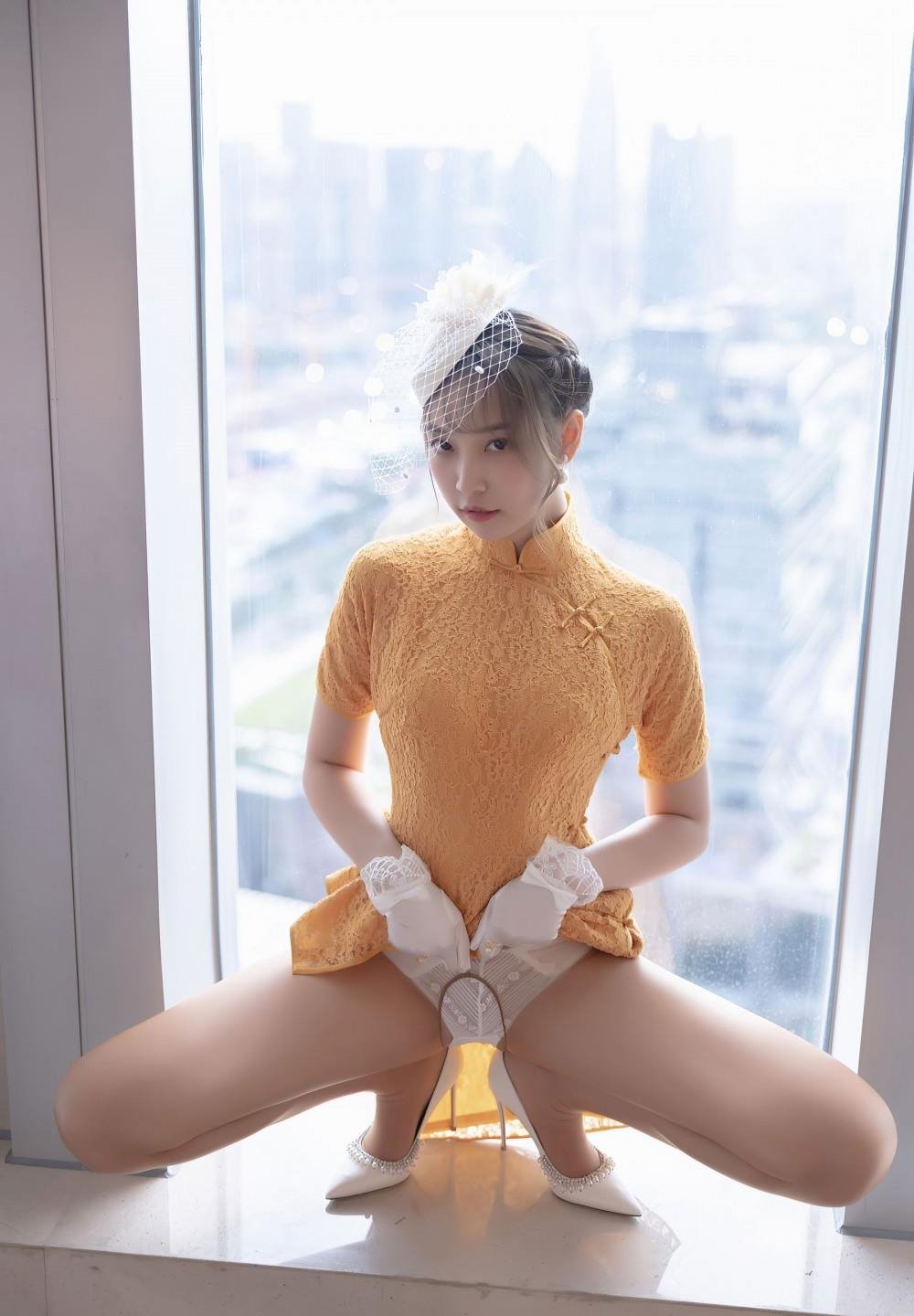 ����ɫ��첥